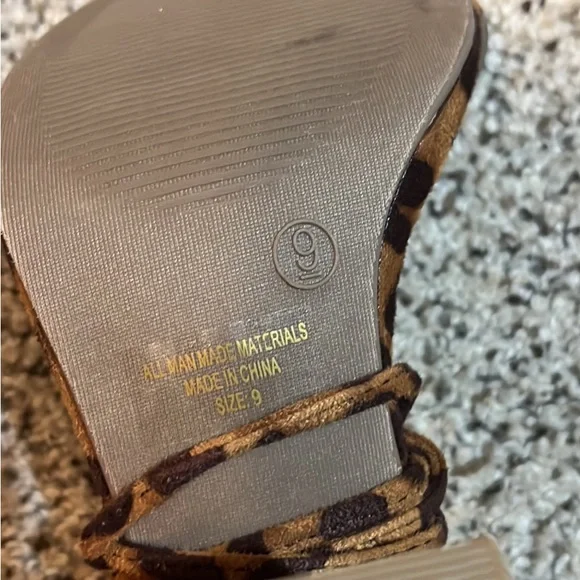 👠Price Drop ! Cheetah Woman’s ChunkyHeels Size:9 - Picture 2 of 3